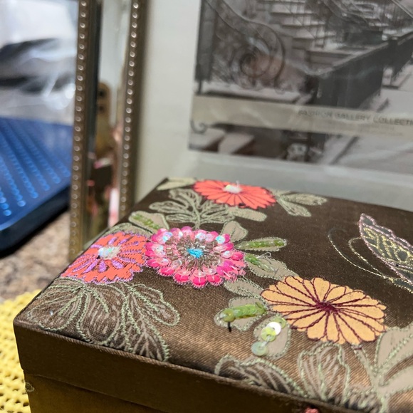 Vintage Beaded storage Box. - Picture 6 of 12